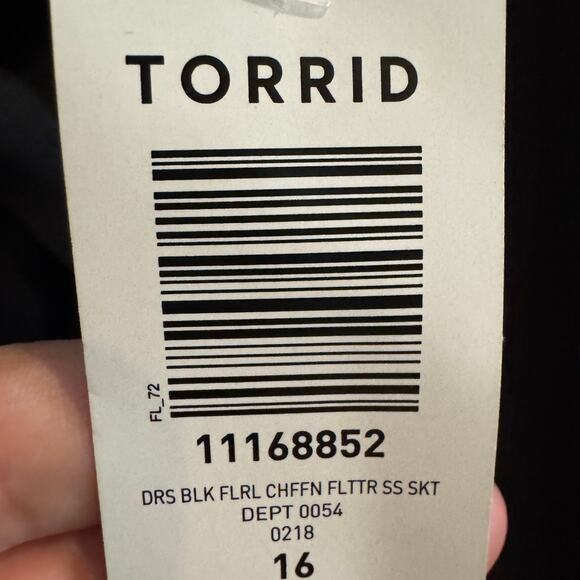 New Torrid Floral Chiffon Skater Dress Black Back Zip Flutter Sleeve Sz 16 - Picture 7 of 10